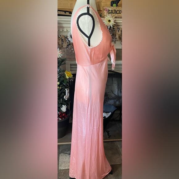 Vintage Montgomery Ward Peach Deep V Tie front Nightgown Sz Small - Picture 3 of 9